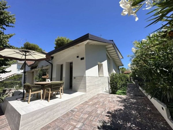 casa indipendente in vendita a Riccione