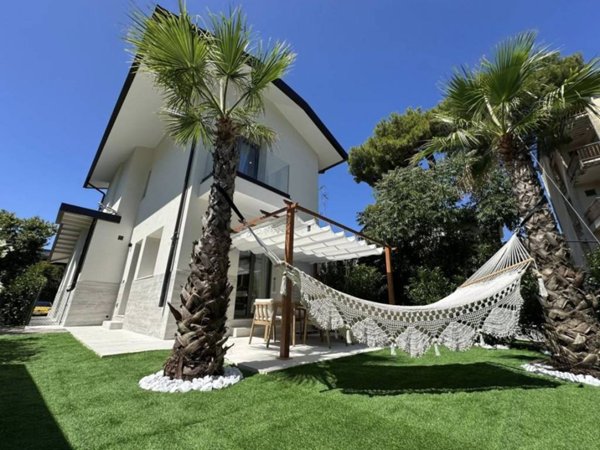 casa indipendente in vendita a Riccione