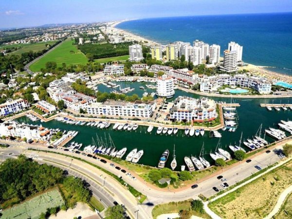 casa indipendente in vendita a Riccione in zona Alba