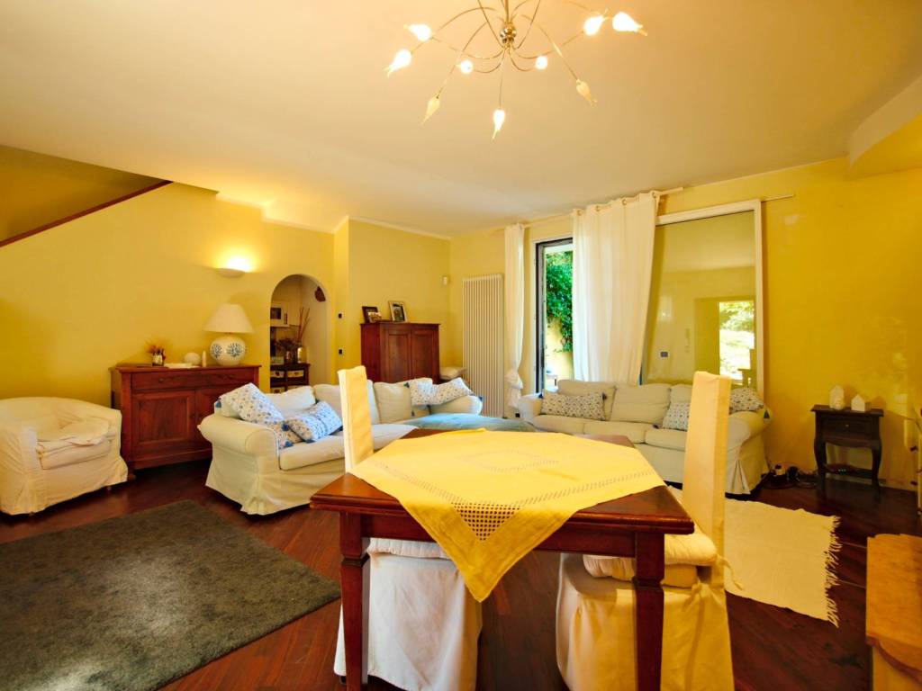 casa indipendente in vendita a Riccione