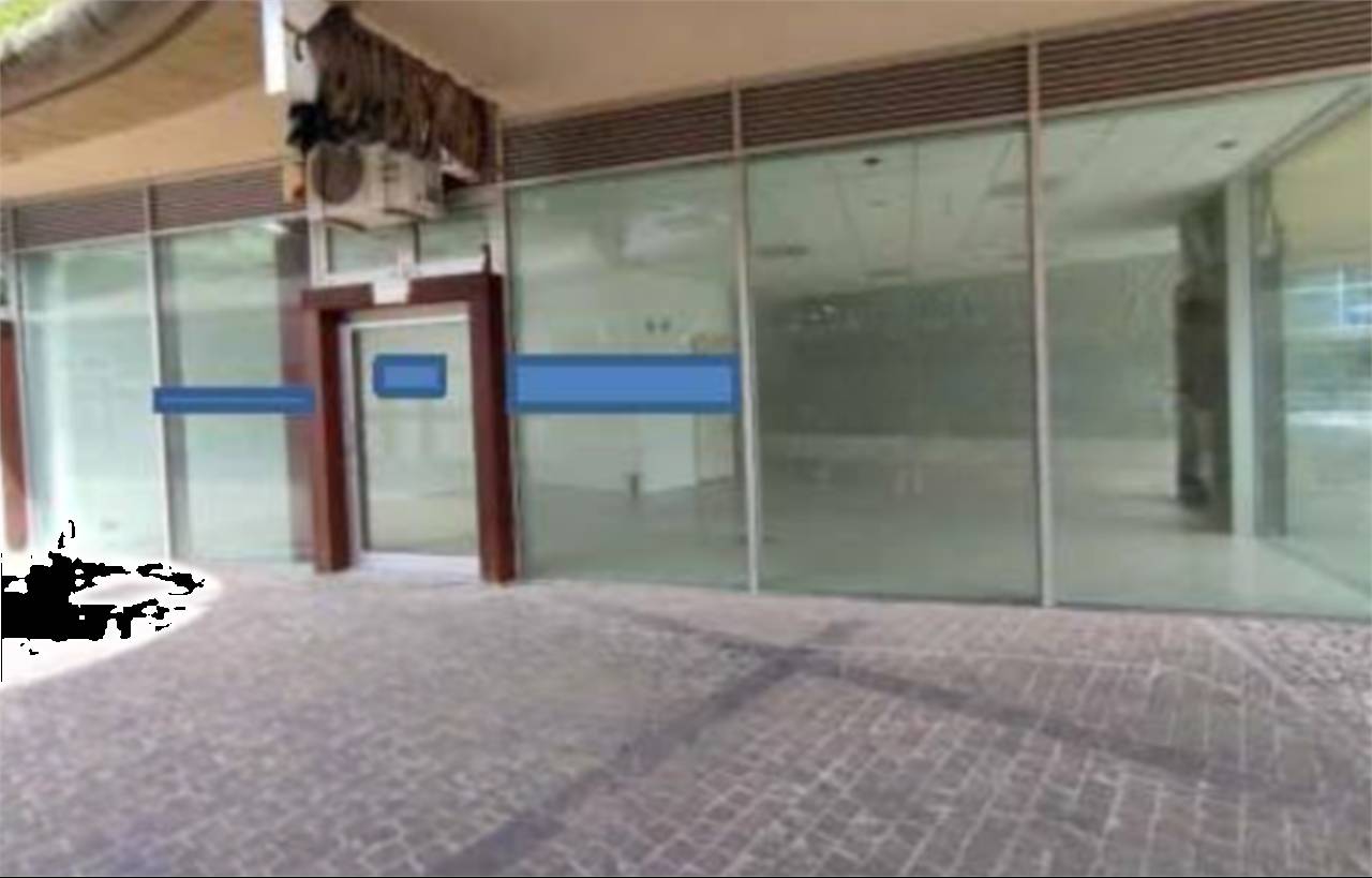 negozio in vendita a Riccione in zona Alba