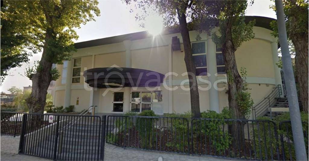 negozio in vendita a Riccione in zona Marano