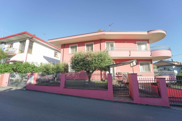 casa indipendente in vendita a Riccione