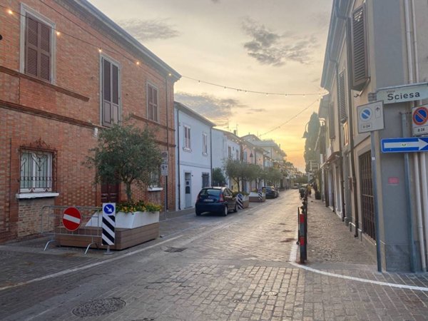 locale commerciale in vendita a Riccione