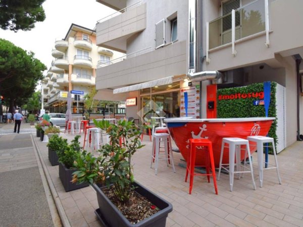 negozio in vendita a Riccione in zona Alba