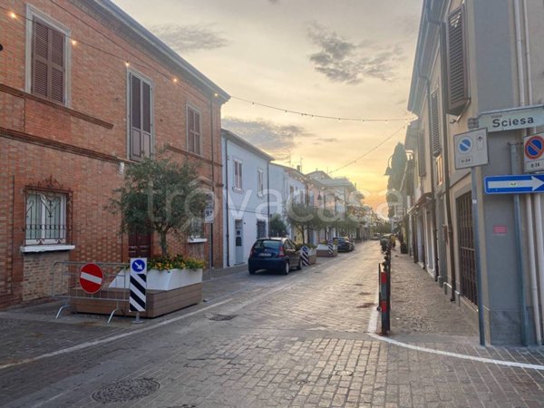 locale commerciale in vendita a Riccione