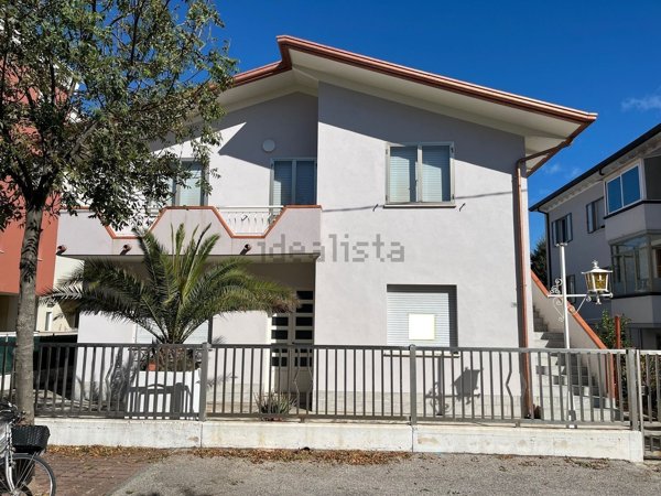 casa indipendente in vendita a Riccione