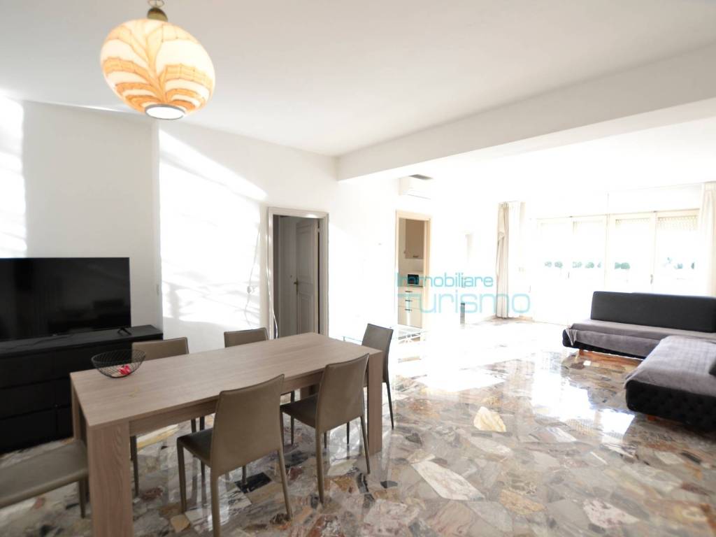 appartamento in vendita a Riccione in zona Centro Storico