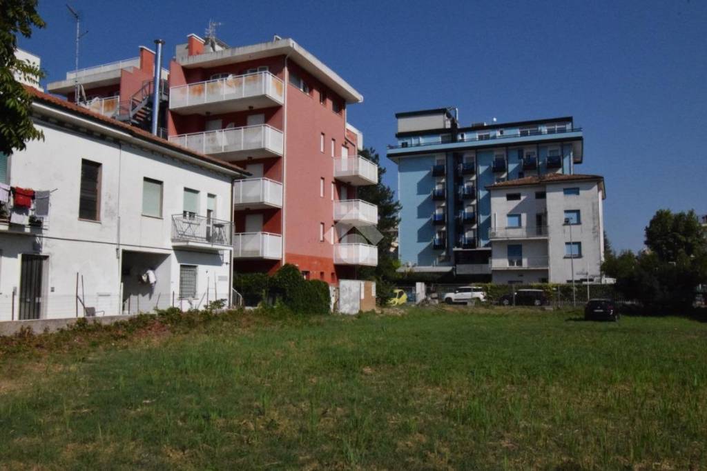 appartamento in vendita a Riccione in zona Alba