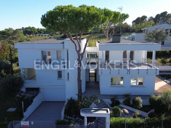 casa indipendente in vendita a Riccione