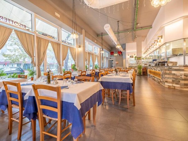 negozio in vendita a Riccione
