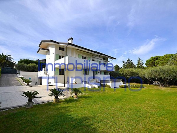casa indipendente in vendita a Riccione