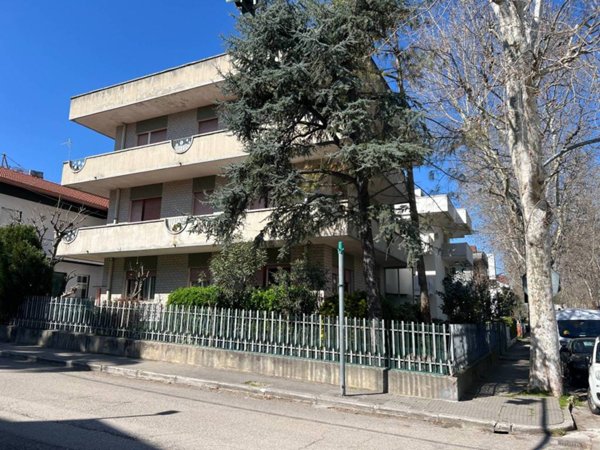 intera palazzina in vendita a Riccione in zona Alba