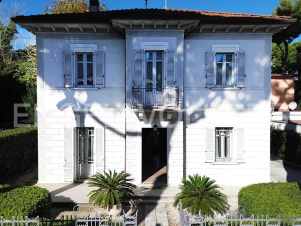 casa indipendente in vendita a Riccione