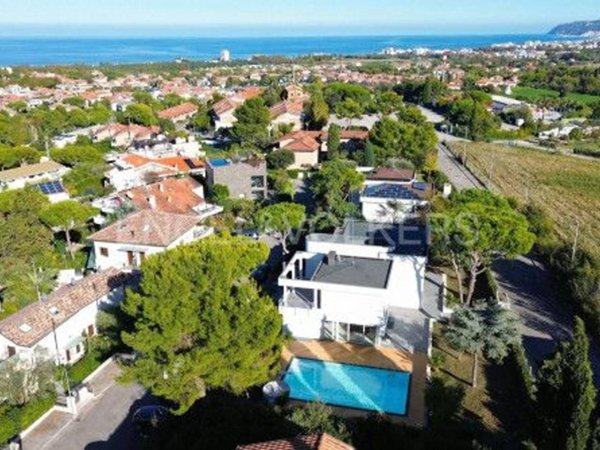 casa indipendente in vendita a Riccione in zona Marano