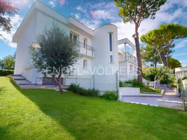 casa indipendente in vendita a Riccione in zona Marano