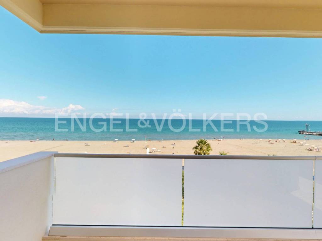 appartamento in vendita a Riccione in zona Alba