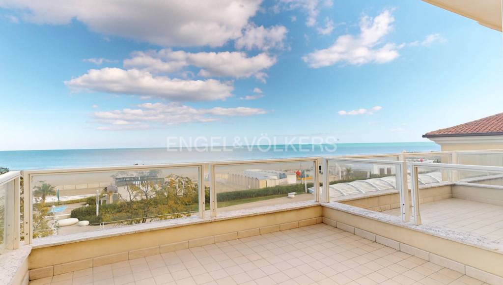 casa indipendente in vendita a Riccione in zona Alba