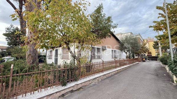 casa indipendente in vendita a Riccione