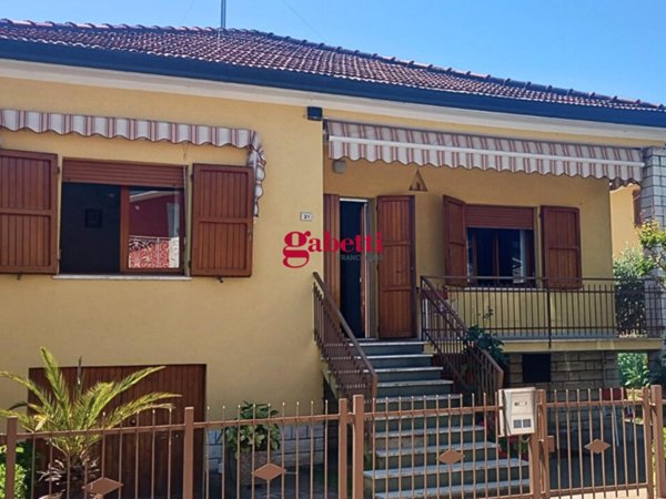 casa indipendente in vendita a Riccione