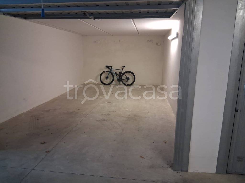 locale di sgombero in vendita a Riccione