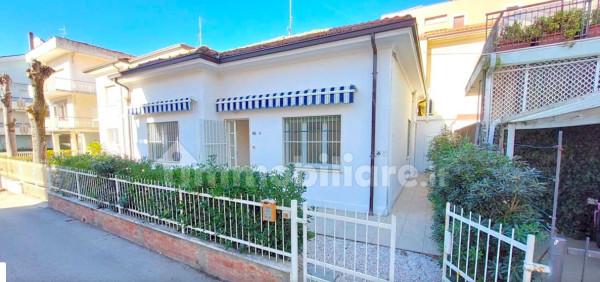 casa indipendente in vendita a Riccione