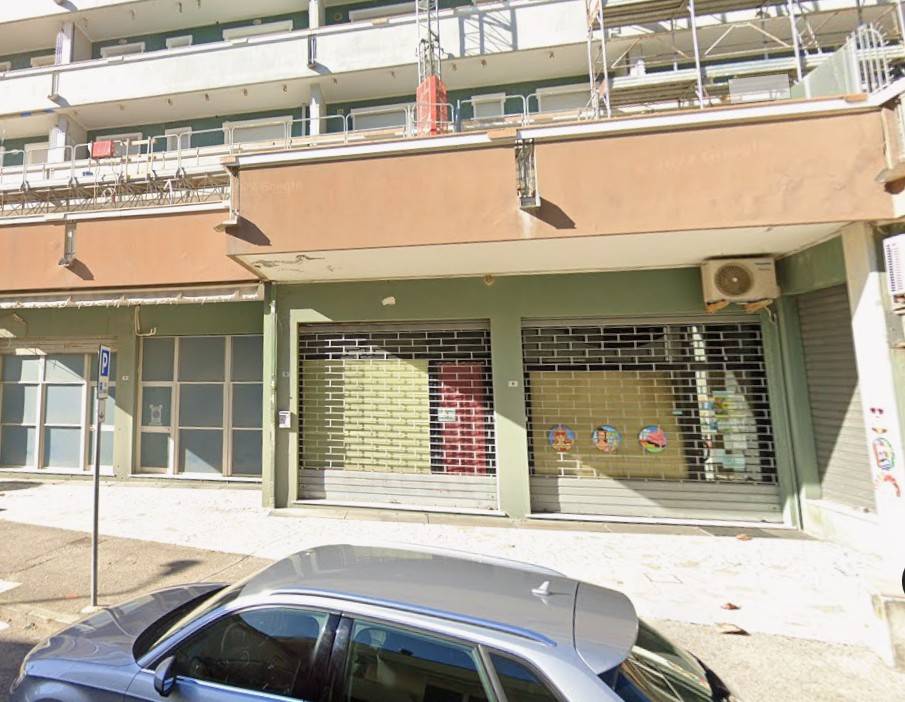 locale commerciale in vendita a Riccione in zona Alba