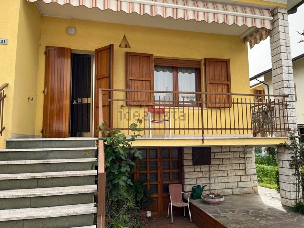 casa indipendente in vendita a Riccione