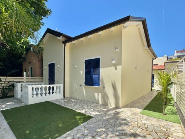 casa indipendente in vendita a Riccione