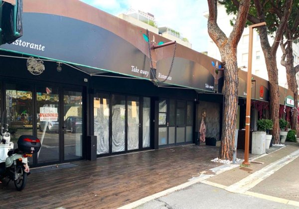negozio in vendita a Riccione in zona Centro Storico
