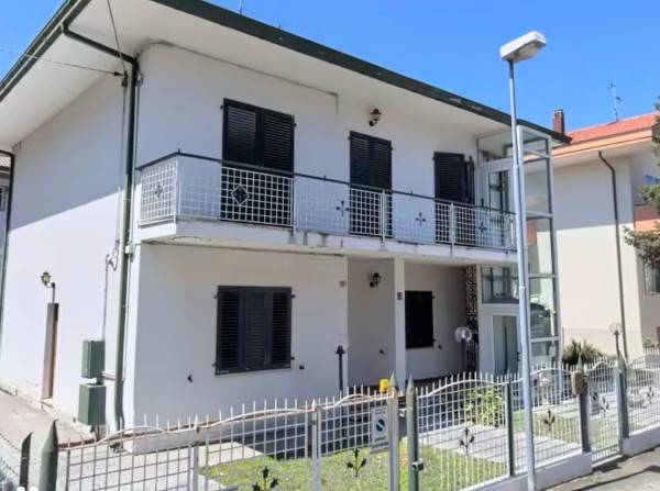 casa indipendente in vendita a Riccione in zona San Lorenzo