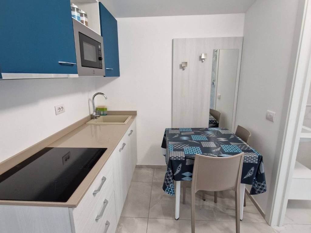 intera palazzina in vendita a Riccione in zona Marano