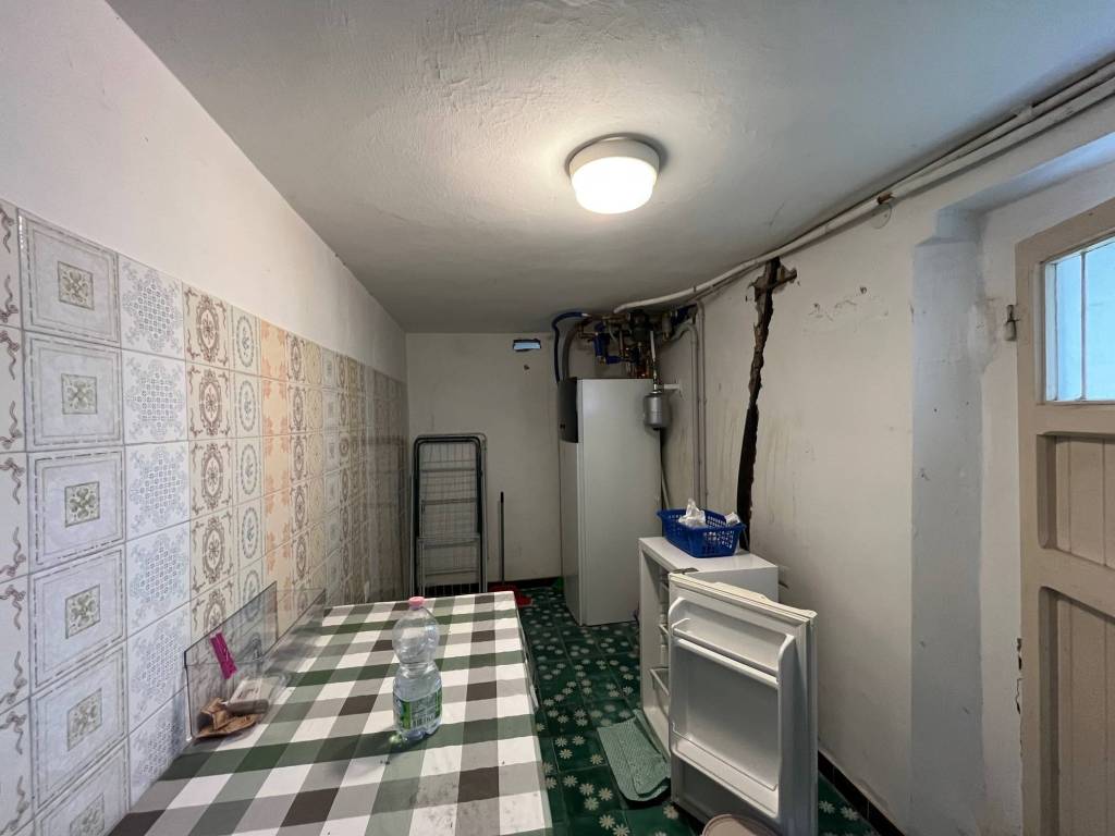 locale commerciale in vendita a Riccione in zona Alba