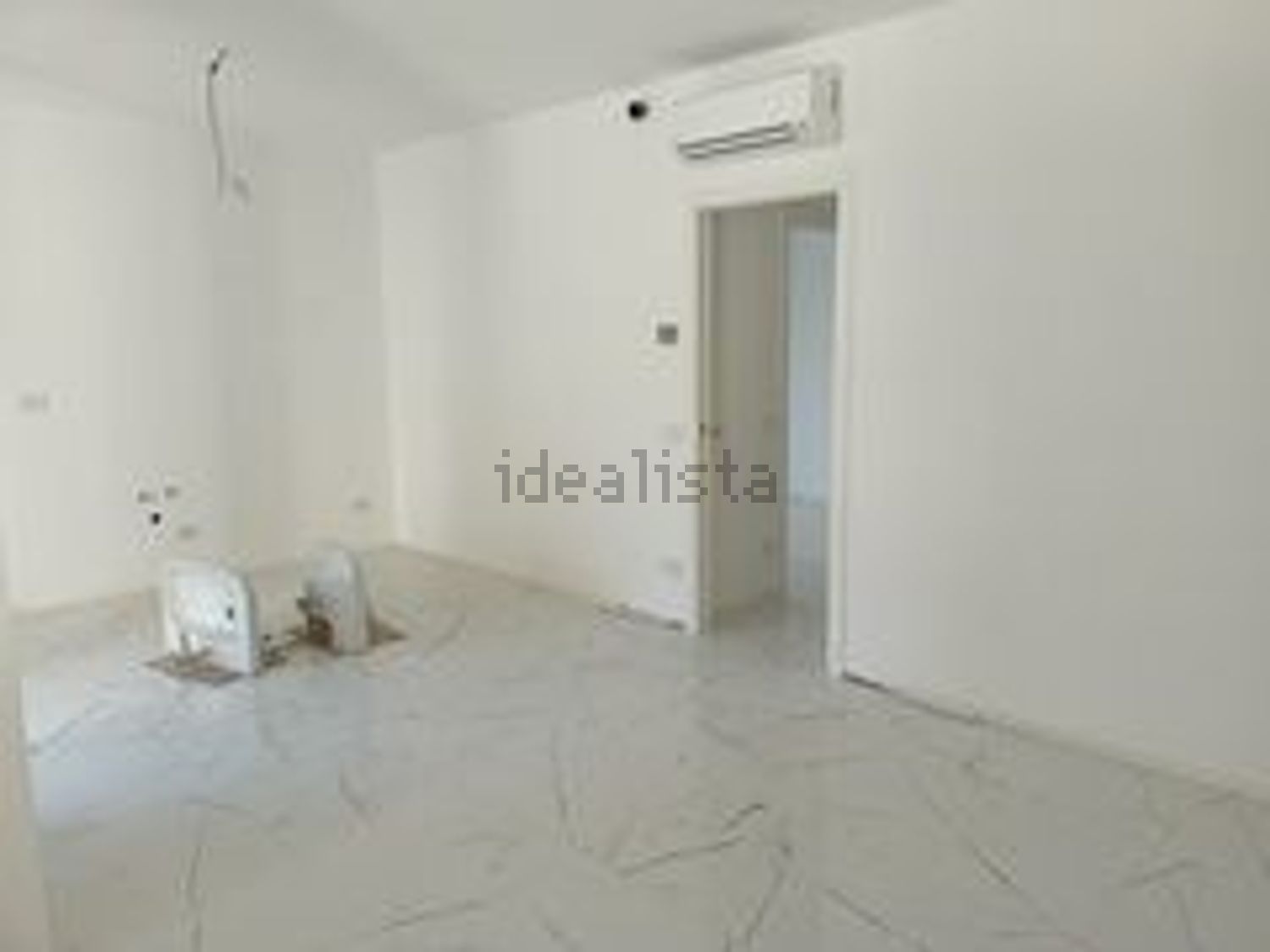 locale commerciale in vendita a Riccione