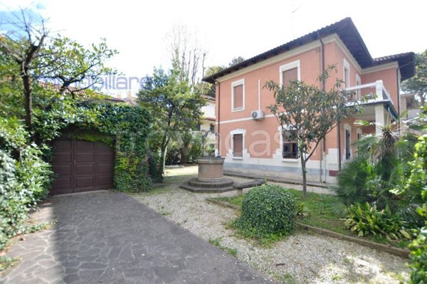 casa indipendente in vendita a Riccione