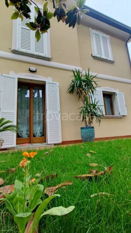 appartamento in vendita a Riccione in zona Alba