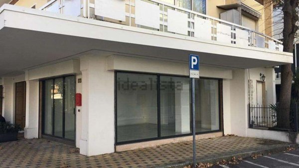 negozio in vendita a Riccione