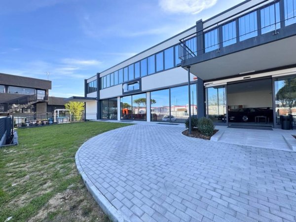 locale commerciale in vendita a Riccione