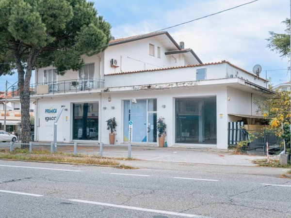 negozio in vendita a Riccione