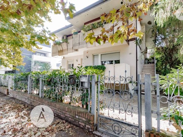 casa indipendente in vendita a Riccione in zona Alba