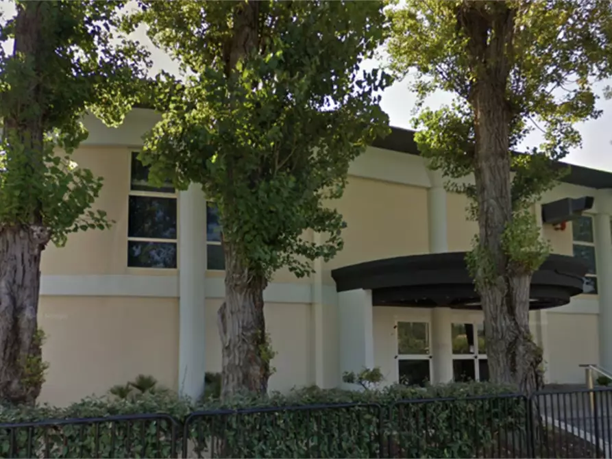 negozio in vendita a Riccione in zona Marano