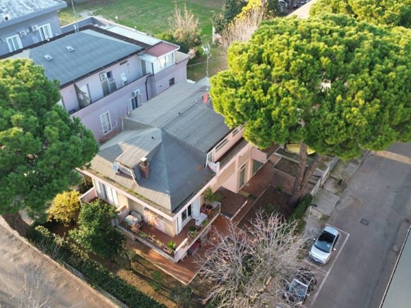 casa indipendente in vendita a Riccione in zona Alba