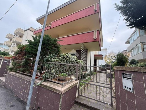 appartamento in vendita a Riccione in zona Marano