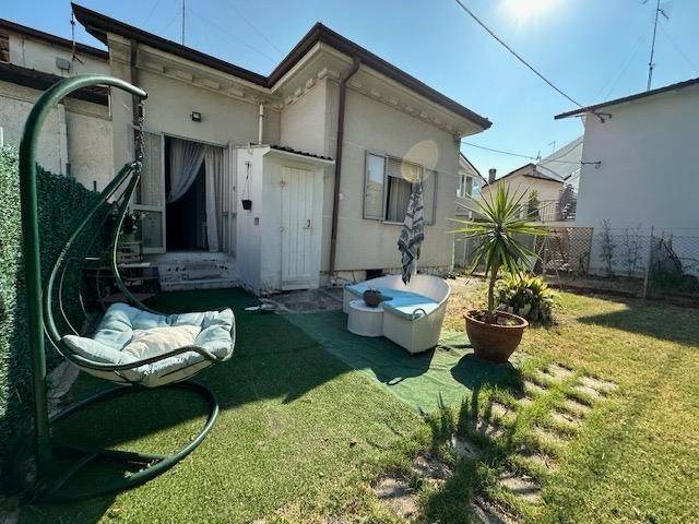 appartamento in vendita a Riccione in zona Centro Storico