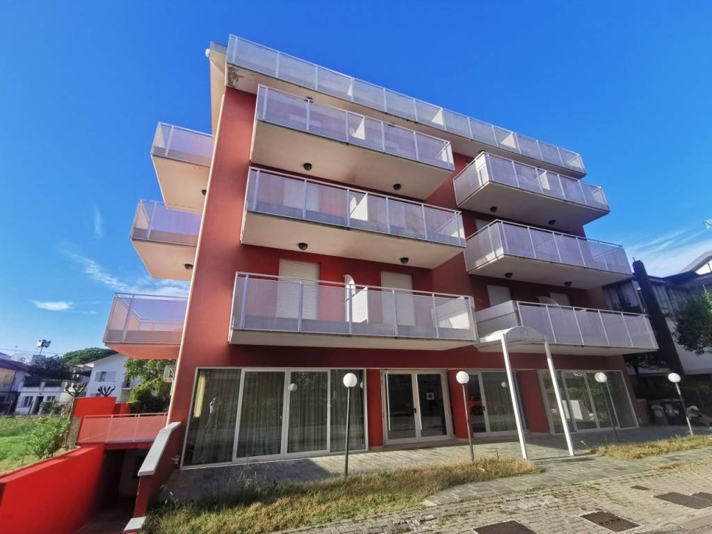 intera palazzina in vendita a Riccione in zona Marano