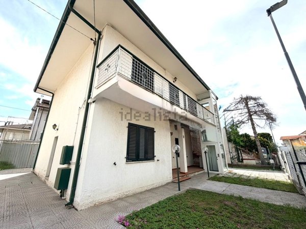 casa indipendente in vendita a Riccione in zona San Lorenzo