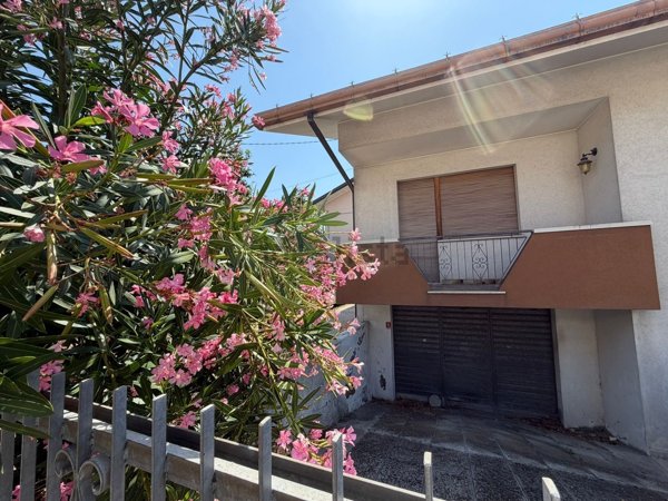 casa indipendente in vendita a Riccione