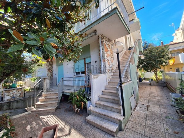 casa indipendente in vendita a Riccione