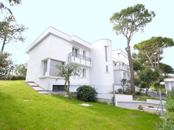 casa indipendente in vendita a Riccione