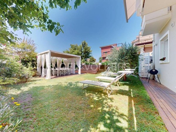 casa indipendente in vendita a Riccione in zona Alba